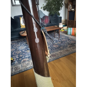 Gibson LG2 3/4 Arlo Guthrie is a limited edition acoustic guitar designed in collaboration with folk singer Arlo Guthrie. This s