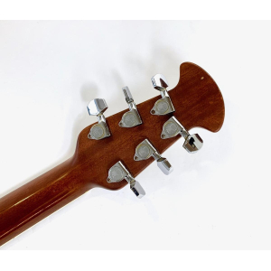 La Ovation CC67 Celebrity 1992 Natural es una guitarra acústica de alta calidad con un tono excepcional. Su diseño elegante y 