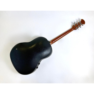 La Ovation CC67 Celebrity 1992 Natural es una guitarra acústica de alta calidad con un tono excepcional. Su diseño elegante y 