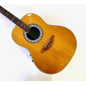 La Ovation CC67 Celebrity 1992 Natural es una guitarra acústica de alta calidad con un tono excepcional. Su diseño elegante y 