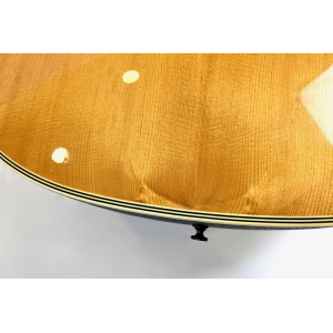 La Ovation CC67 Celebrity 1992 Natural es una guitarra acústica de alta calidad con un tono excepcional. Su diseño elegante y 