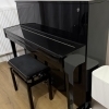 Fridolin Schimmel F121 es un piano vertical de alta calidad que combina una hermosa estética con un sonido excepcional. 