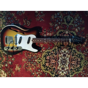 La Jolana Iris es una guitarra eléctrica de alta calidad que combina estilo vintage con modernidad. Con su cuerpo de aliso y su