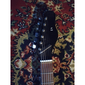 La Jolana Iris es una guitarra eléctrica de alta calidad que combina estilo vintage con modernidad. Con su cuerpo de aliso y su