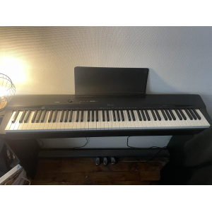 El piano Casio Privia PX160 es un instrumento de alta calidad y rendimiento, perfecto para músicos de todos los niveles. Con su