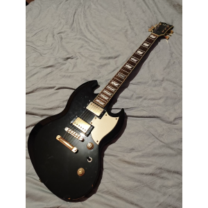 La ESP LTD Viper-256 es una guitarra eléctrica de alta calidad diseñada para ofrecer un sonido potente y versátil. Con su 