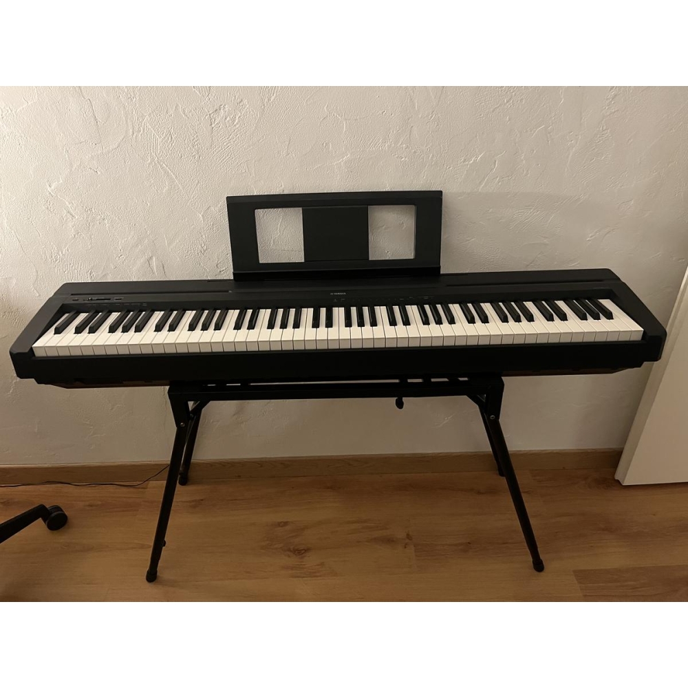 Yamaha P45 and accessories - excellent condition