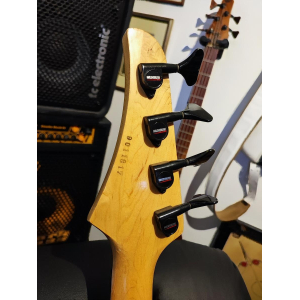 Sell Washburn B-20 abt bass guitar for 200 euros.