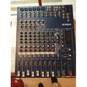 Yamaha MG 124 CX - Mixing Console