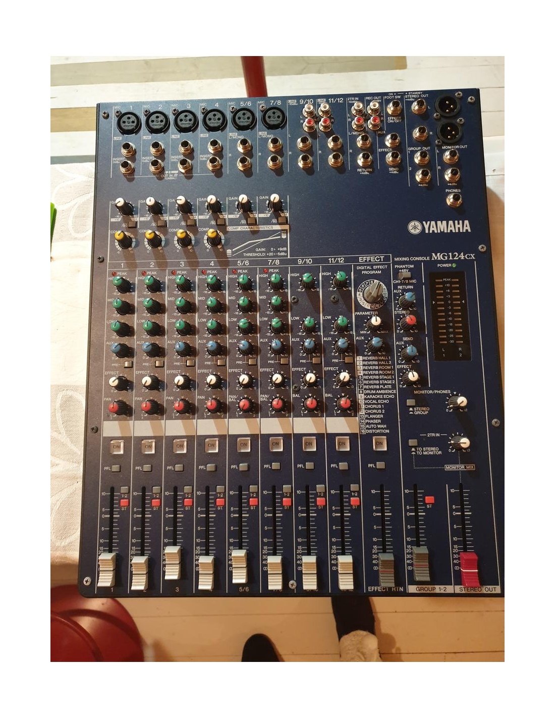Yamaha MG 124 CX - Mixing Console