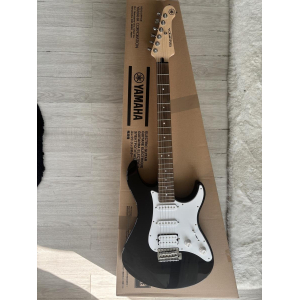 Yamaha Pacifica 112J toute neuve + accordeur