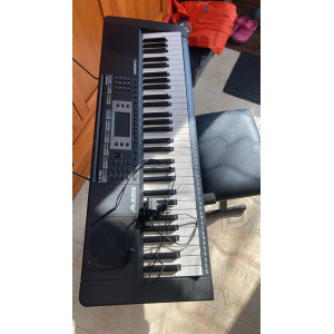 El Alesis Harmony 61 es un teclado de 61 teclas que ofrece una experiencia musical completa. Con una amplia variedad de sonidos