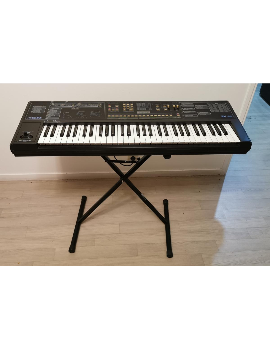 elka-ek-44-plus-rtx-stand.jpg