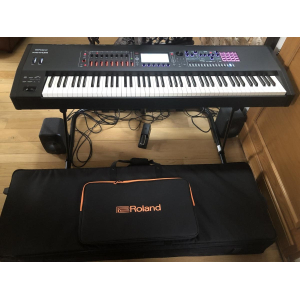 Roland Fantom 8 es un sintetizador y workstation de última generación que combina potencia, versatilidad y rendimiento 