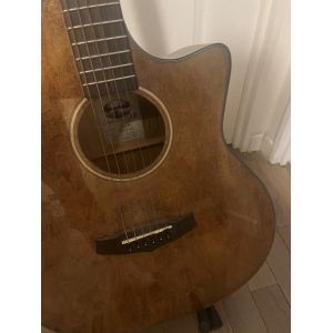 Tanglewood TVC X MP is a high-quality acoustic guitar that combines craftsmanship and innovation. With its solid cedar top and m