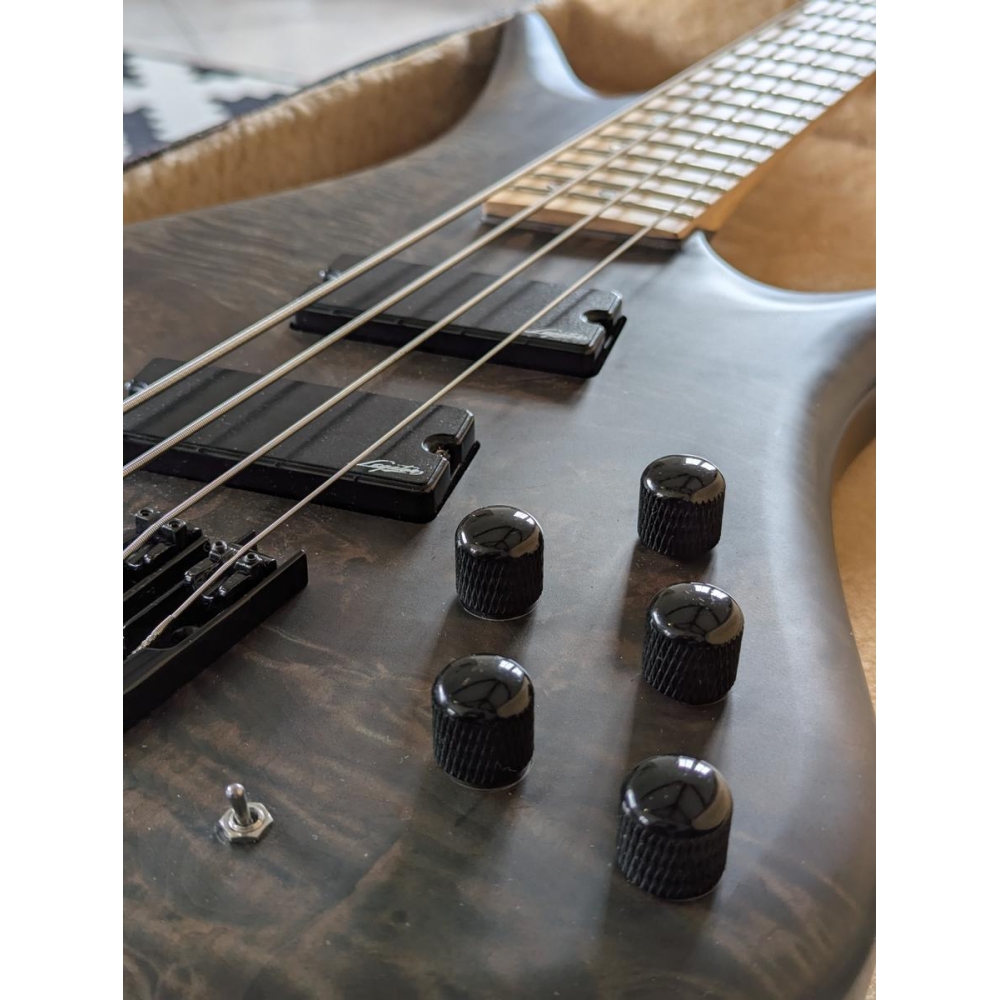 Legator Helio Bajo de trastes en abanico