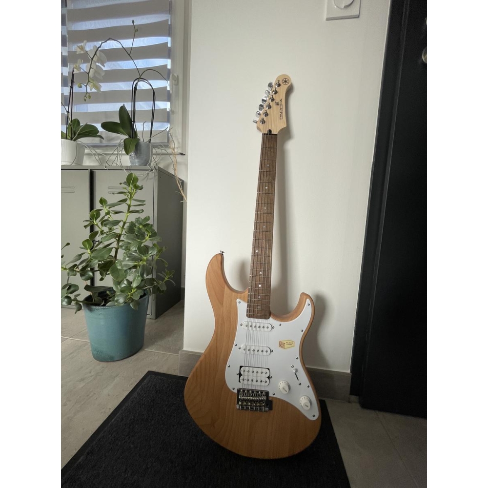 Yamaha Pacifica 112J - Guitarra Eléctrica