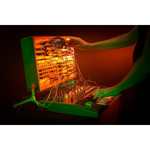 Arturia RackBrute 6U Eurorack Case with Power Supply - Noir