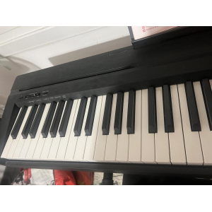 Yamaha P-45 Negro + Soporte + Banqueta + Auriculares + Pedalier