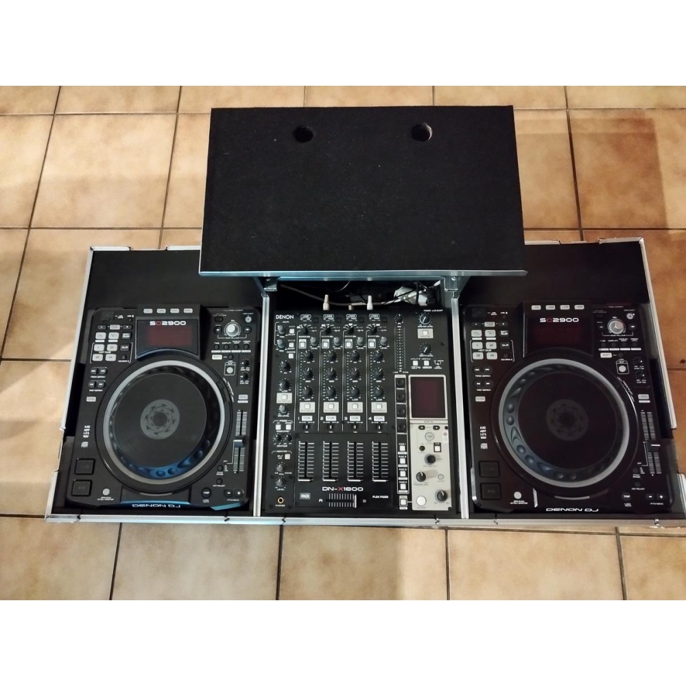 DENON 1600 Mixer Table + 2 DENON 2900 Turntables