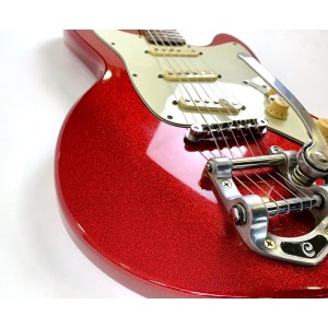 The Cort JC-65 Sparkling Red 1997 is a classic electric guitar that offers a combination of timeless design and exceptional play