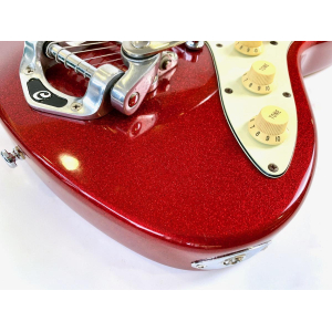 The Cort JC-65 Sparkling Red 1997 is a classic electric guitar that offers a combination of timeless design and exceptional play