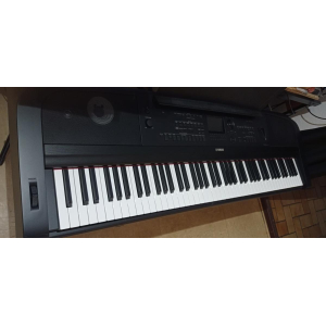Yamaha DGX 670