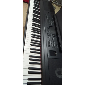 Yamaha DGX 670