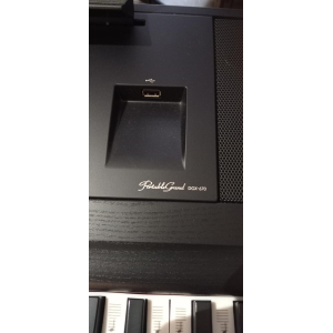 Yamaha DGX 670