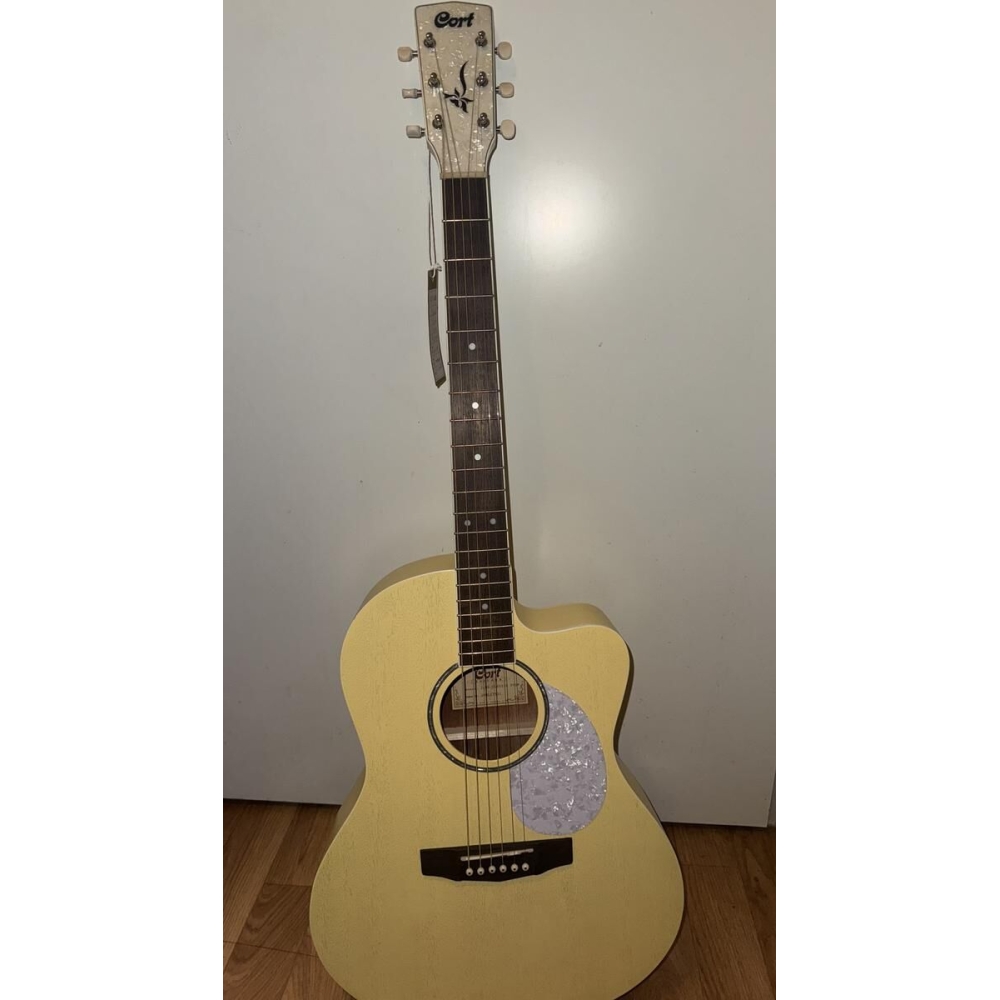 El Cort Jade Classic es una guitarra acústica de alta calidad con un sonido excepcional. Su cuerpo de tamaño reducido y forma 