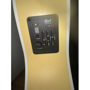 El Cort Jade Classic es una guitarra acústica de alta calidad con un sonido excepcional. Su cuerpo de tamaño reducido y forma 