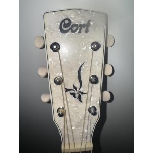 El Cort Jade Classic es una guitarra acústica de alta calidad con un sonido excepcional. Su cuerpo de tamaño reducido y forma 