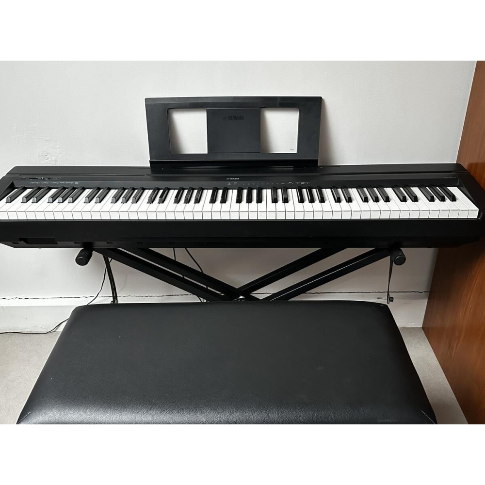 El Yamaha P45B es un piano digital de alta calidad que se adapta tanto a principiantes como a músicos más experimentados. Con 