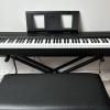 El Yamaha P45B es un piano digital de alta calidad que se adapta tanto a principiantes como a músicos más experimentados. Con 