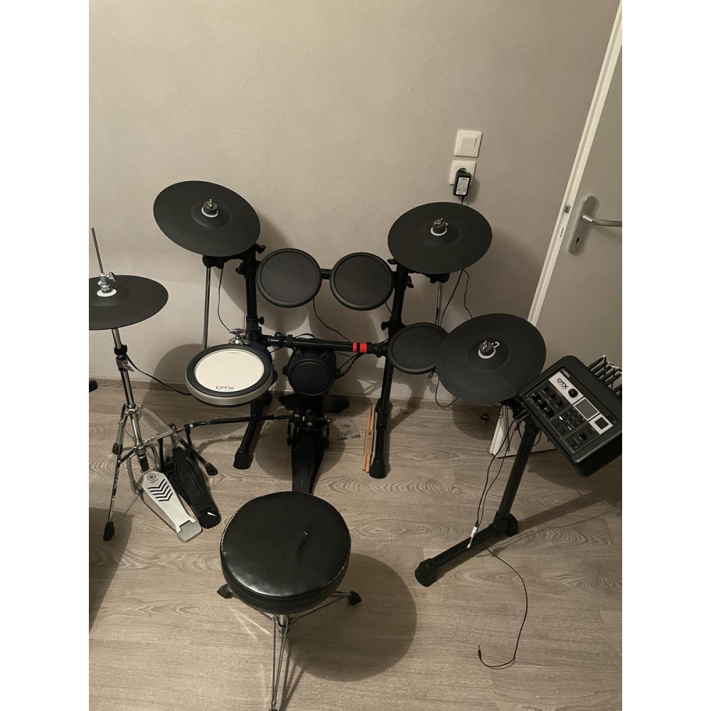 El Yamaha DTX6K2 es un kit de batería electrónica de última generación que ofrece un rendimiento de alto nivel tanto para 