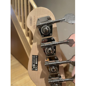 Yamaha BB234 bass with its amplifier