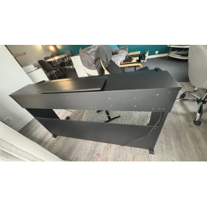 El Yamaha Arius YDP-144BK es un piano digital de alta calidad. Con su sonido auténtico y sensación de teclado realista, te 