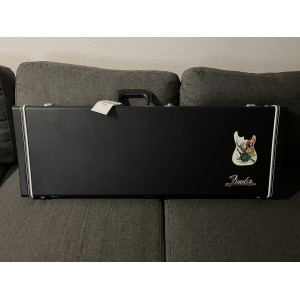 Fender stratocaster signée par Malina Moye et Druillet