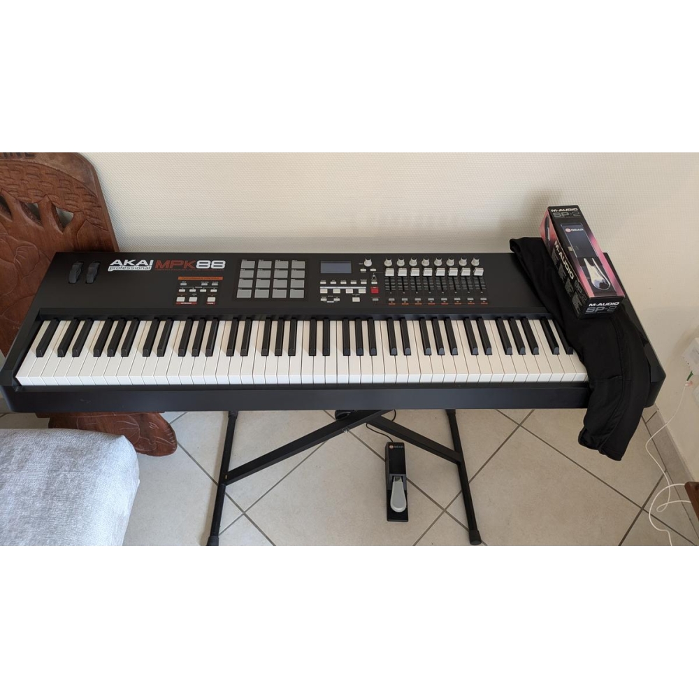 Akai MPK 88 - teclado controlador maestro