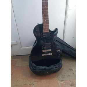 Epiphone Les Paul + Line 6 Spider IV 15-watt Amplifier