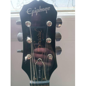 Epiphone Les Paul + Amplificador Line 6 Spider IV de 15 vatios
