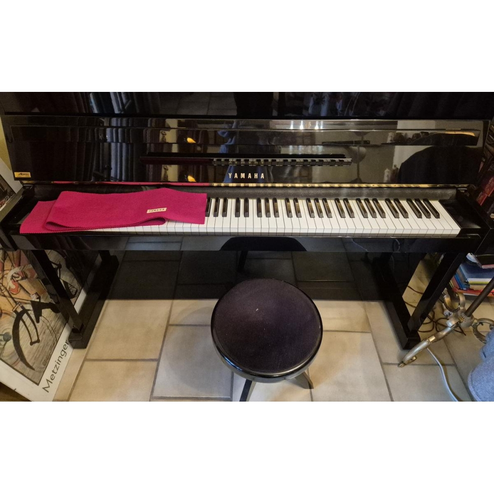Yamaha LU-201C Black Varnish 1986
