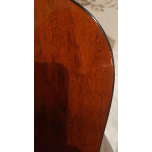 La Fender DG-4 es una guitarra acústica de calidad fabricada por Fender, una famosa marca de instrumentos musicales. Con un 