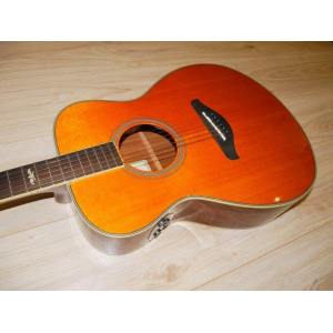 La Yamaha FS-TA es una guitarra electroacústica de tamaño reducido diseñada para ofrecer un sonido cálido y equilibrado en 