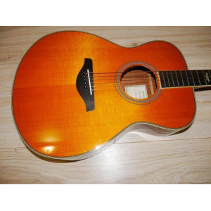 La Yamaha FS-TA es una guitarra electroacústica de tamaño reducido diseñada para ofrecer un sonido cálido y equilibrado en 