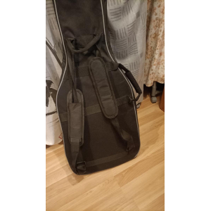 Bajo de 4 cuerdas Cort + amplificador Peavey + accesorios