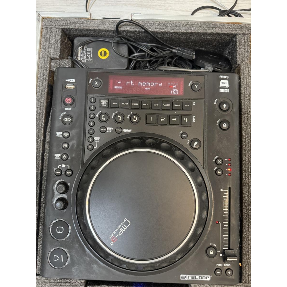 Reloop 2 RMP-3 turntables + Numark mixer