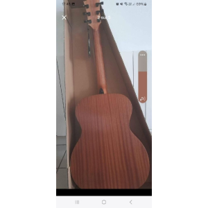 La Lâg Tramontane T70A es una guitarra acústica ideal para músicos de todos los niveles. Con una calidad de construcción 