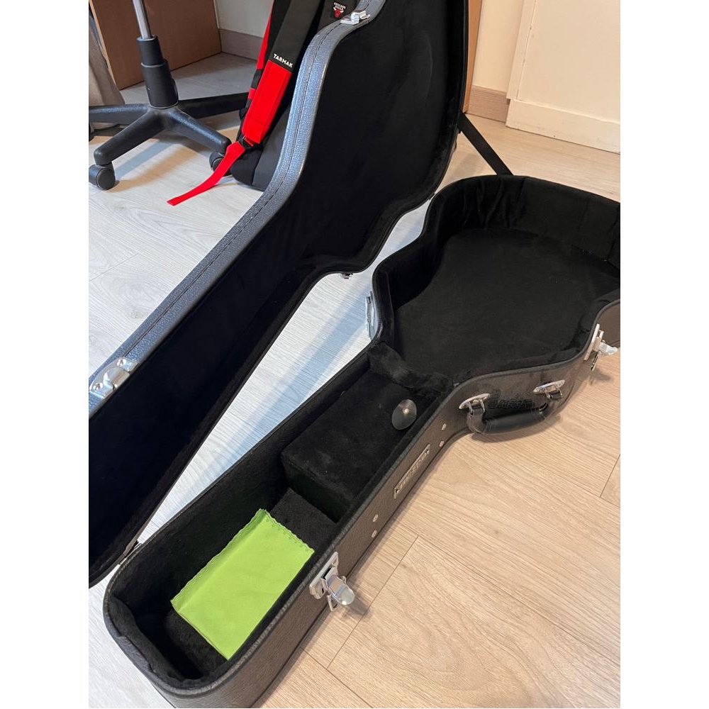 Tobago classical guitar hard case + footrest