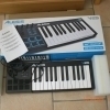 Alesis V25 - Teclado controlador MIDI de 25 teclas con 8 pads